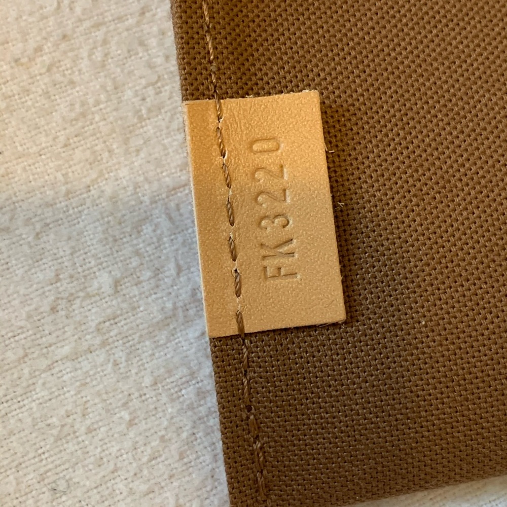 Louis Vuitton Petit Sac Plat Monogram Tote - Picture 10 of 12